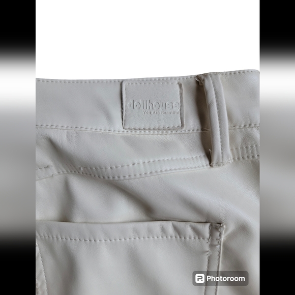 Dollhouse Juniors' Glossy High Rise Faux-Leather Flare Jeans - Picture 4 of 7